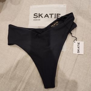 Skatie Melly bottoms